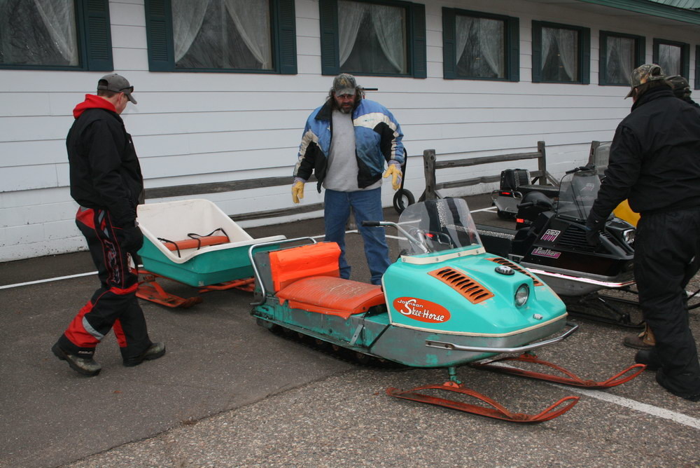 Vintage Snowmobile Club 98